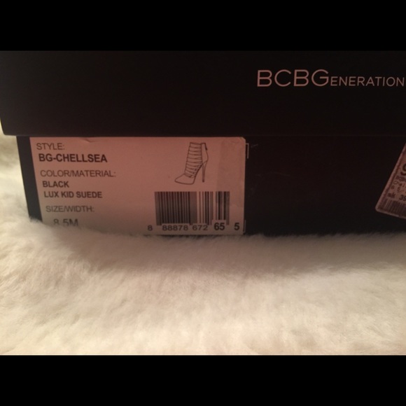 ⬇️Price Drop⬇️ ✨BCBG Black suede heels - Picture 6 of 6